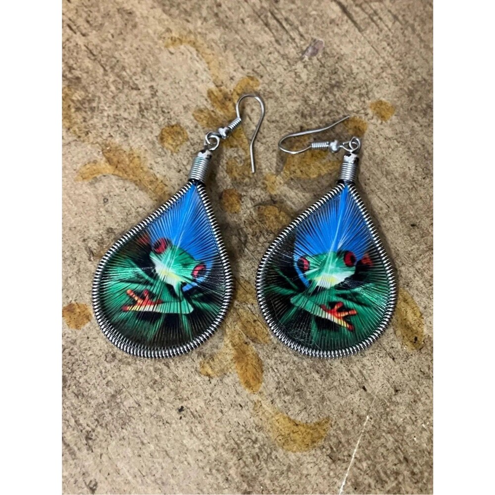 Hand Woven Green Tree Frog Dangle Earrings Boho Thread Drop NWOT